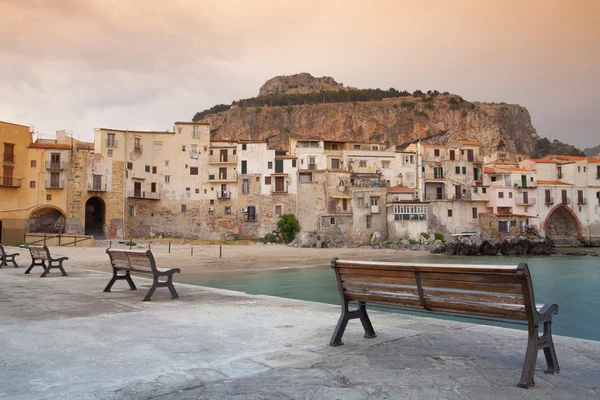 Zonsopgang in cefalù, Sicilië, Italië. — Stockfoto