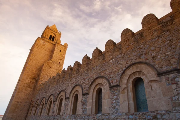 Römisch-katholische Kirche in Cefalù, Sizilien — Stockfoto