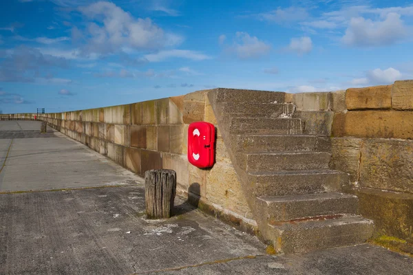 Leere Seebrücke im Hafen von Scarborough. — Stockfoto