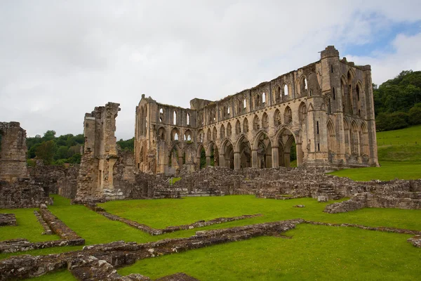 Ruinas de la famosa Abadía de Riveaulx — Foto de Stock