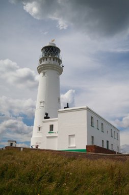 flamborough başında İngiltere'de beyaz deniz feneri.