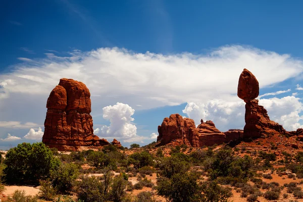 Belles formations rocheuses dans le parc national des Arches, Utah, États-Unis — Photo