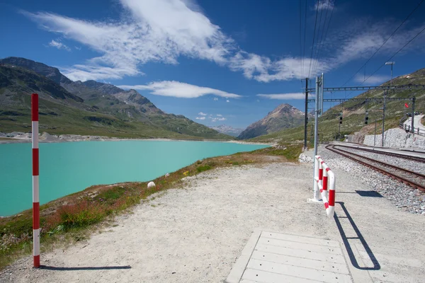 Alpejski krajobraz w ospizio bernina, Szwajcaria — Zdjęcie stockowe