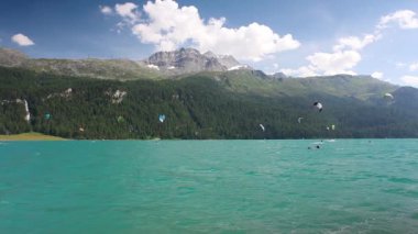 Kitesurfing üzerinde göl Sils, İsviçre.