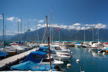 Vevey Geneva Gölü İsviçre limanda.