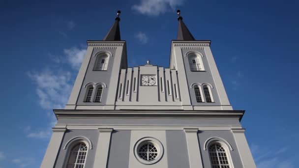 Renovierte Kirche — Stockvideo