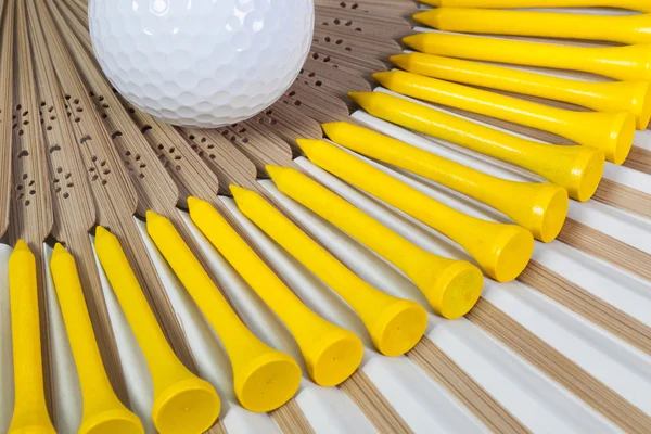 Typické japonské ruční ventilátor vyrobené z bambusu a golfové vybavení — Stock fotografie