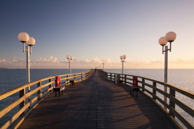 Binz, Rügen adası iskelede gündoğumu