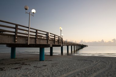 Binz, Rügen adası iskelede gündoğumu