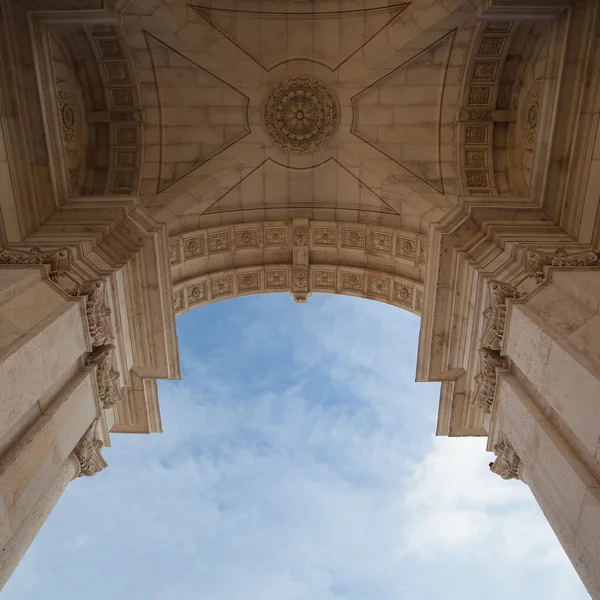 A rua augusta arch Lisszabonban. Itt vannak a szobrok készült — Stock Fotó