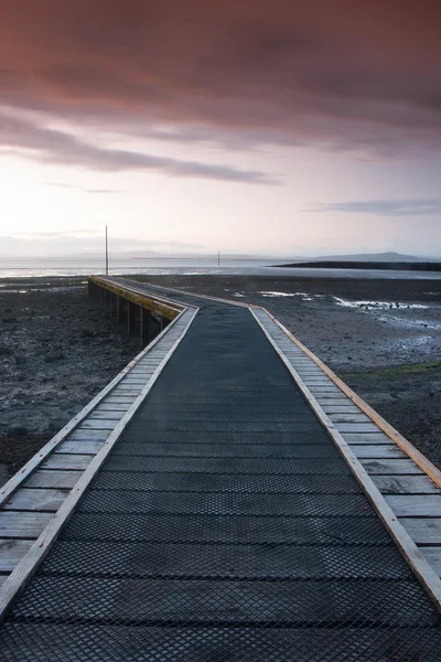 Západ slunce na molu v zátoku Morecambe — Stock fotografie