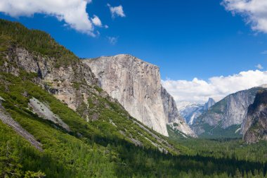 Yosemite Vadisi'nden tipik görünümü 