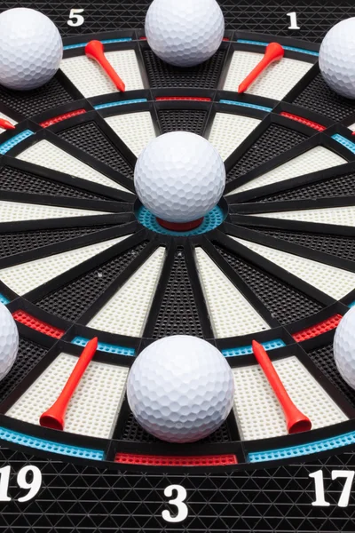 Detalhe dartboard com bolas de golfe — Fotografia de Stock