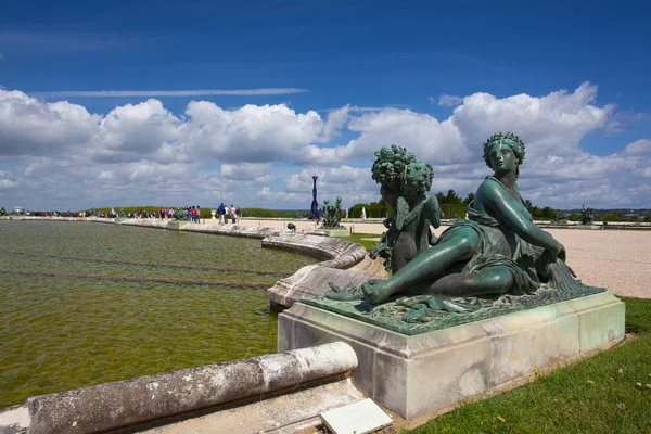 Sculptures in garden of Versailles Palace. — Stock Photo, Image