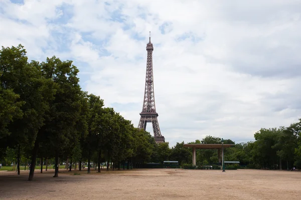 Eiffelova věž v Paříži. — Stock fotografie