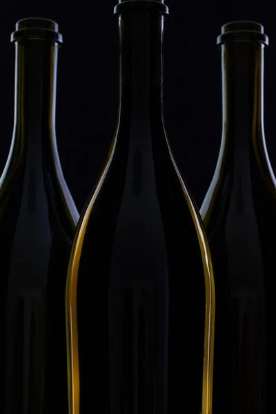 Três garrafas diferentes de vinho — Fotografia de Stock