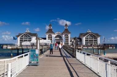 Sellin tarihi evi ile ünlü pier.