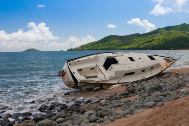 Kasırga sonra Guadeloupe Adası yat tahrip