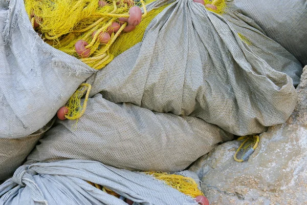 桟橋に漁網のパッケージ — ストック写真
