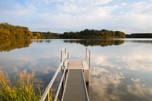 Sluice gate on the pond — Stock Photo, Image