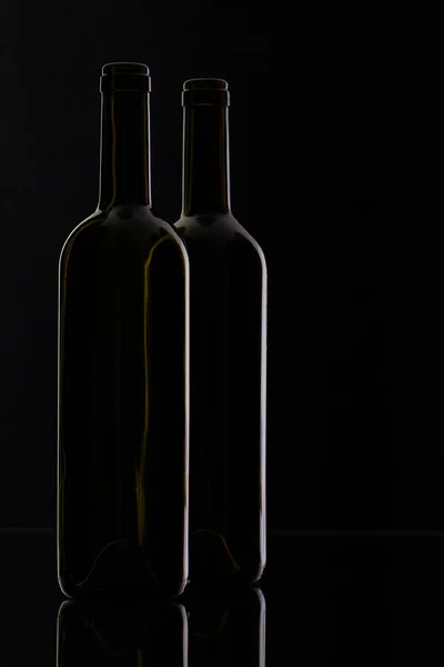 Två olika flaskor vin — Stockfoto