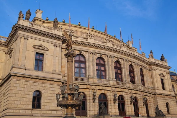 Концертний зал Rudolfinum в Pragu — стокове фото