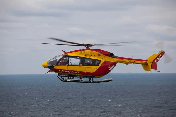 Hélicoptère de sauvetage maritime — Photo