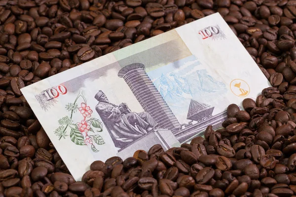 Coffee beans and Kenya banknote — Stock Photo, Image