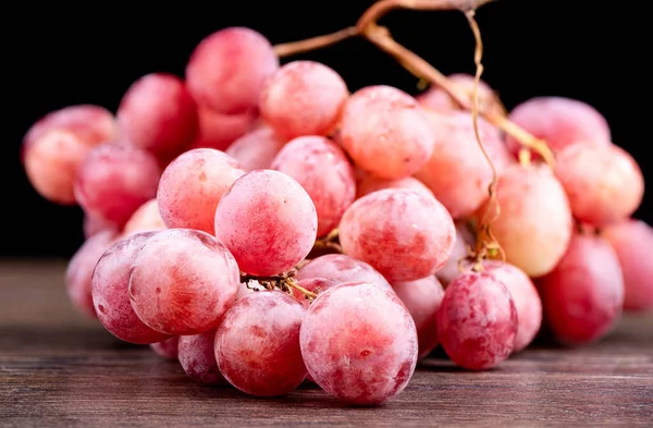 Bunch Red Grapes Wooden Table Ripe Grapes — Stock Photo, Image