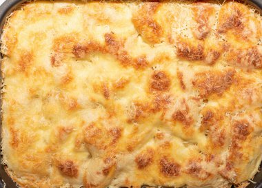 Tam pişmiş lazanya yüzeyi. Kapatın. Gıda arkaplanı.