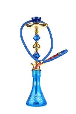 Nargile beyaz arka planda tamamen izole edilmiş. Kapatın. Boşluğu kopyala.