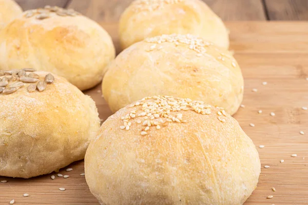 Selective focus on homemade buns with sesame and sunflower seeds. — Stock Photo, Image