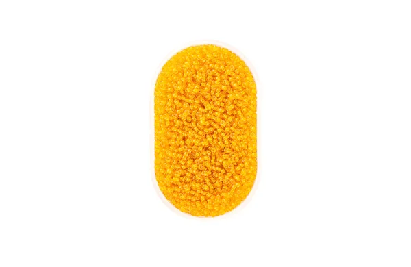 Plastová Krabička Žlutými Kulatými Perlemi Izolovanými Bílém Pozadí Horní Pohled — Stock fotografie