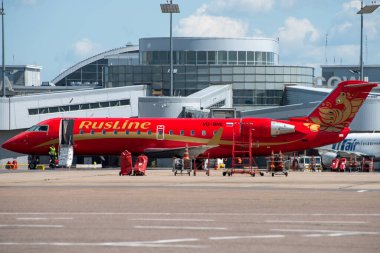 2 Temmuz 2019, Moskova, Rusya. Moskova 'daki Vnukovo havaalanında bombardıman uçağı CRJ-100 Rusline havayolu..