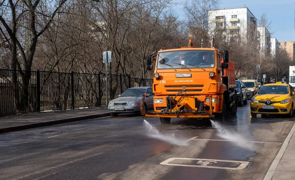 Березня 2020 Москва Росія Муніципальне Обладнання Виконує Санітарне Лікування Вулиці — стокове фото