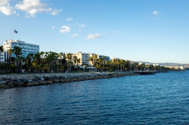 22 Nisan 2019, Limasol, Kıbrıs. Açık güneşli bir günde Akdeniz gezintisi.