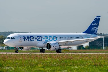 30 Ağustos 2019. Zhukovsky, Rusya. Uluslararası Havacılık ve Uzay Salonu MAKS 2019 'da orta menzilli Rus yolcu uçağı Irkut MC-21 vaat ediyor..