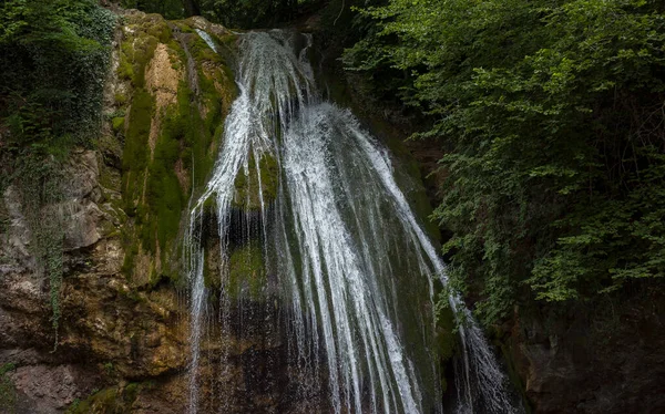 Kırım 'daki Khapkhal geçidinde Djur-Djur şelalesi.