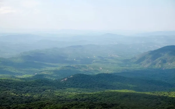 Una Vista Las Montañas Cubiertas Bosque Denso Desde Meseta Superior —  Fotos de Stock