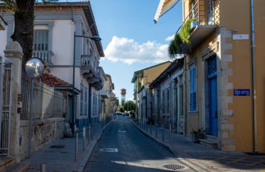 22 Nisan 2019, Limasol, Kıbrıs. Eski kasabanın boş, sessiz caddesi.