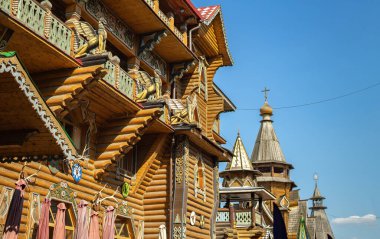 Moskova 'daki İzmailovsky Kremlin kültür ve eğlence kompleksinde binalar.