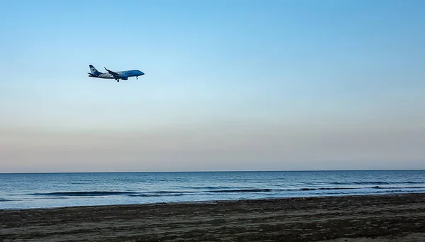 Abril 2019 Larnaca Chipre Avión Línea Aérea —  Fotos de Stock