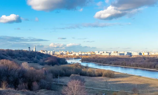 Άποψη Της Ρωσικής Πρωτεύουσας Από Ένα Ψηλό Λόφο Στο Πάρκο — Φωτογραφία Αρχείου