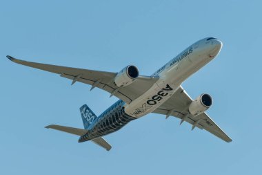 30 Ağustos 2019. Zhukovsky, Rusya. Uluslararası Havacılık ve Uzay Salonu MAKS 2019 'da uzun menzilli çift motorlu Airbus A350-900 XWB Airbus Industrie yolcu uçağı..