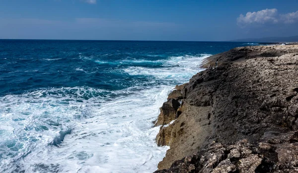 Olas Estrellan Costa Rocosa Del Mar Mediterráneo Península Akamas Noroeste — Foto de Stock