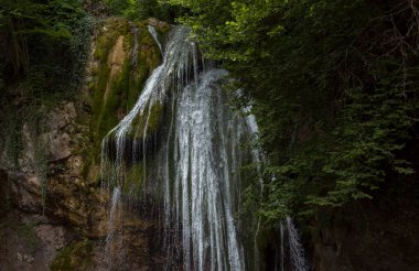 Kırım 'daki Khapkhal geçidinde Djur-Djur şelalesi.