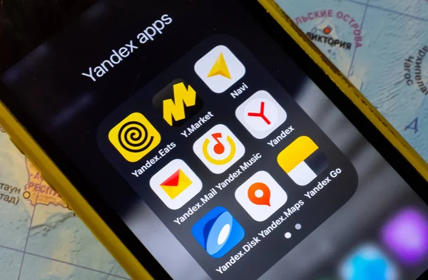 2021 Március Moszkva Oroszország Yandex Alkalmazás Ikonok Mobiltelefon Képernyőjén — Stock Fotó