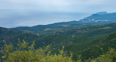Platonun tepesinden Karadeniz kıyısına bakın..