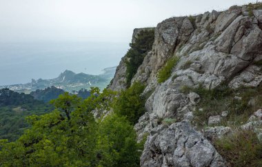 Kırım 'daki Yalta Yaila platosundan Karadeniz kıyısı manzarası.