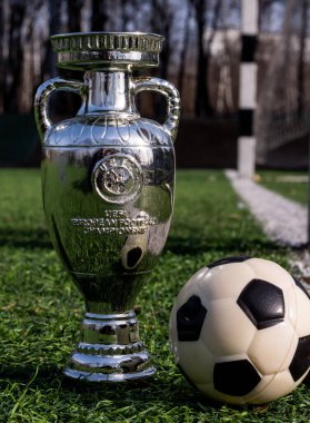 13 Nisan 2021 Moskova, Rusya. Futbol stadyumunun yeşil çimlerinde oynanan UEFA Avrupa Futbol Şampiyonası Kupası.